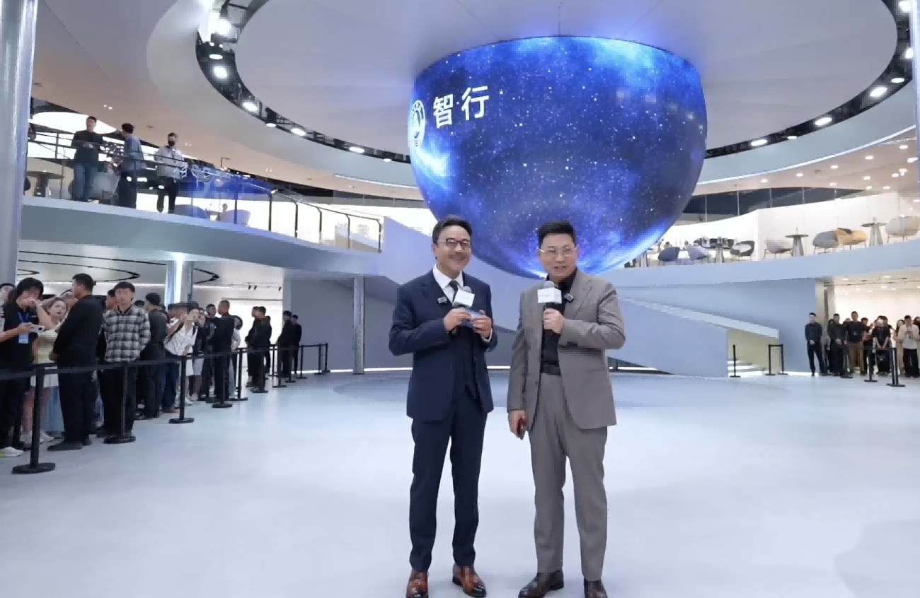 问界新m5 ultra亮相粤港澳车展,成年轻用户购车新宠