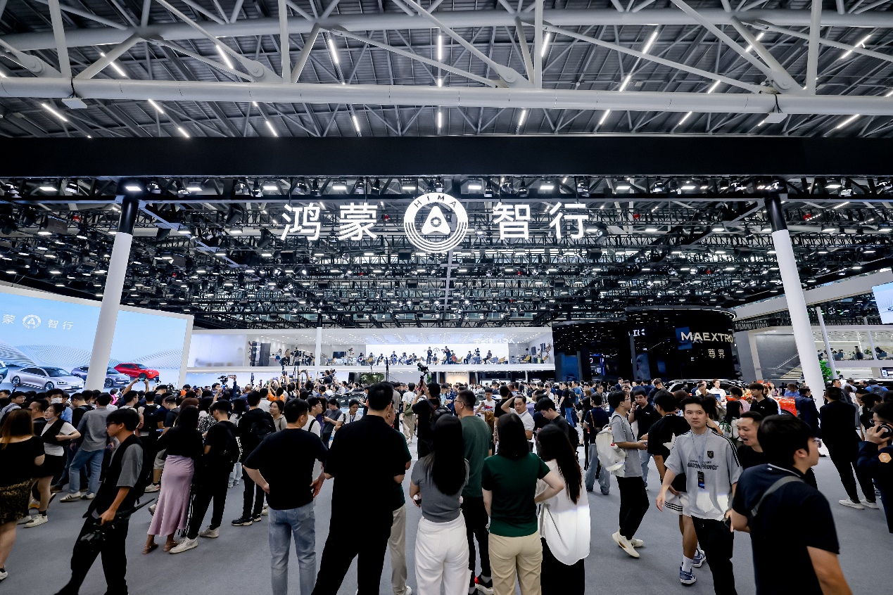 问界新m7抢占广州车展c位，年度销量达17万凸显国民suv魅力