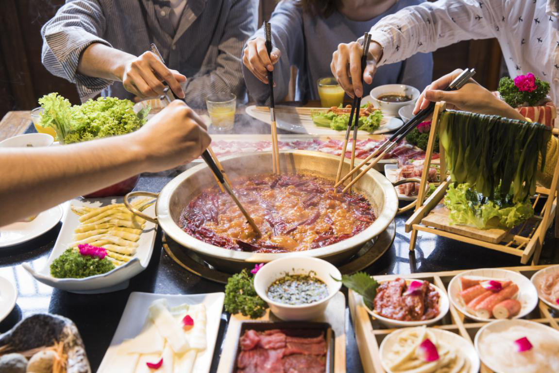 国庆黄金周商业大事件：全民消费力爆棚 全国零售和餐饮销售1.52万亿